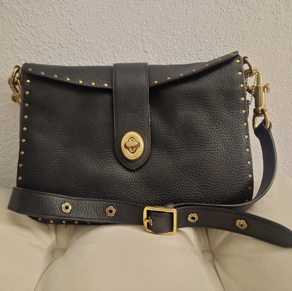 Coach 1941 Page 27 With Rivets - Picture 1 of 6